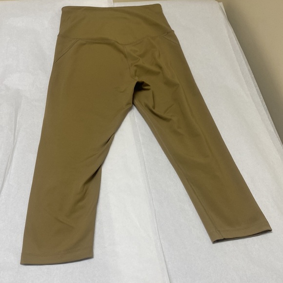 Girlfriend Collective High Waist Active Capri Leggings - Picture 2 of 4